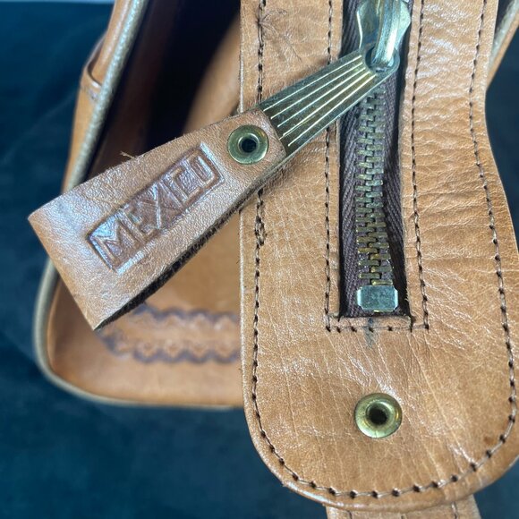 Vintage Hand Tooled, Large Mexican Leather Purse with beautiful artistry, 1970s - Picture 6 of 11